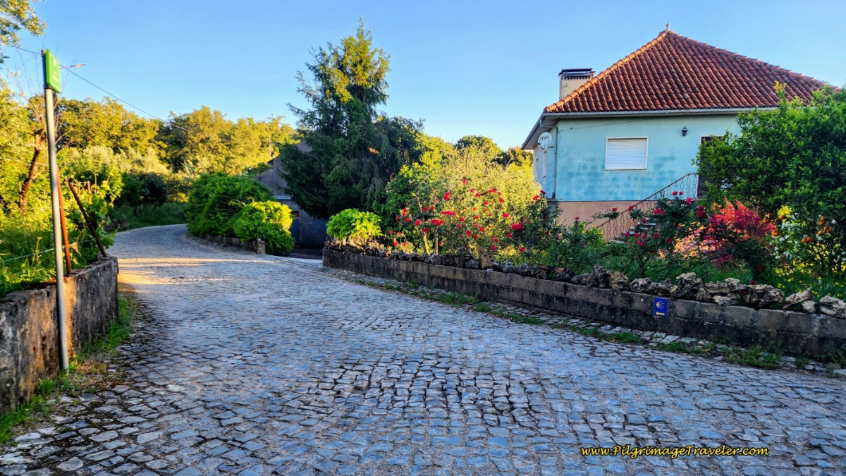 Left Turn onto the Rua Principal do Outeirinho