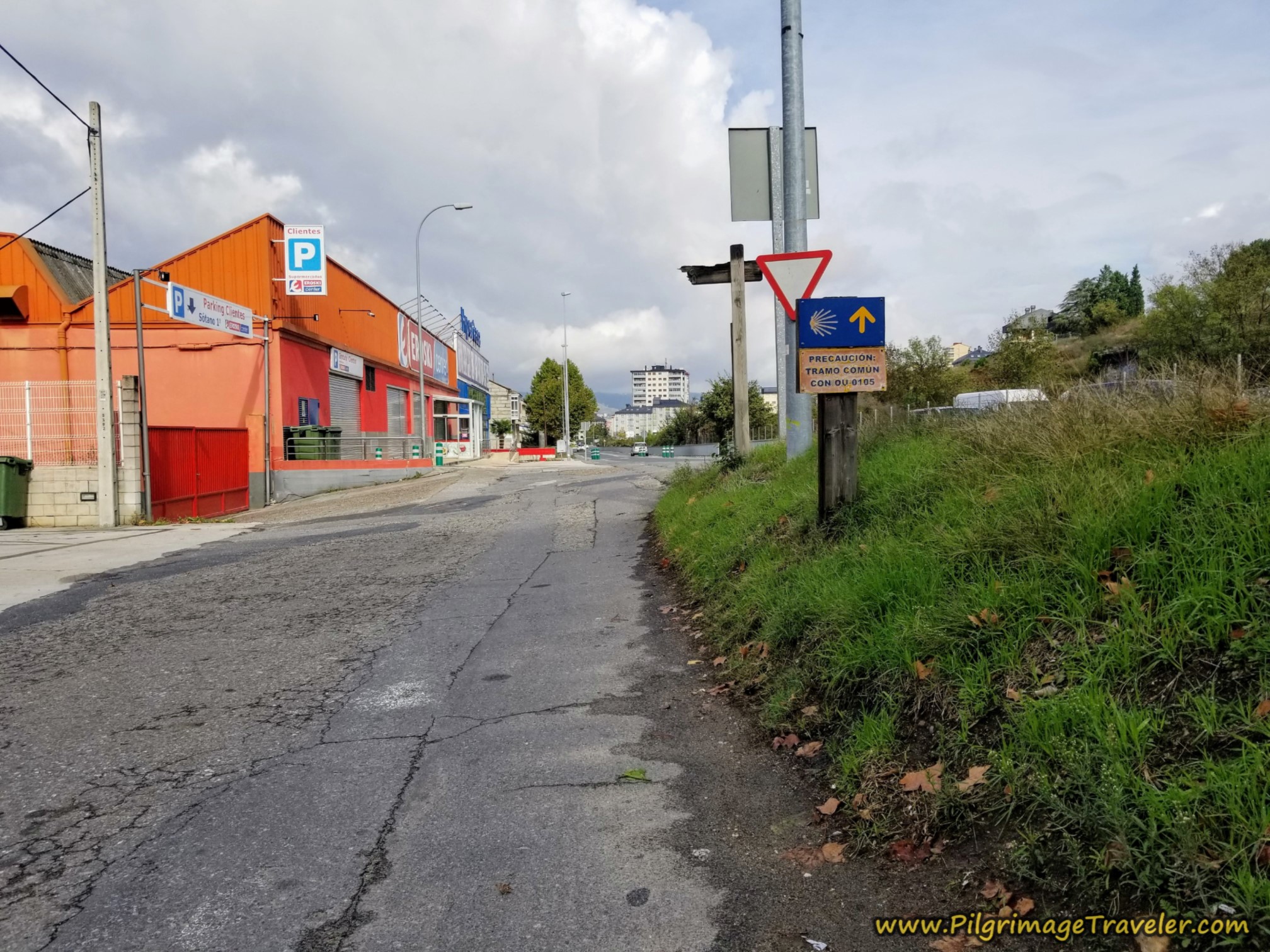 Join the OU-105 in Ourense at the Eroski Market