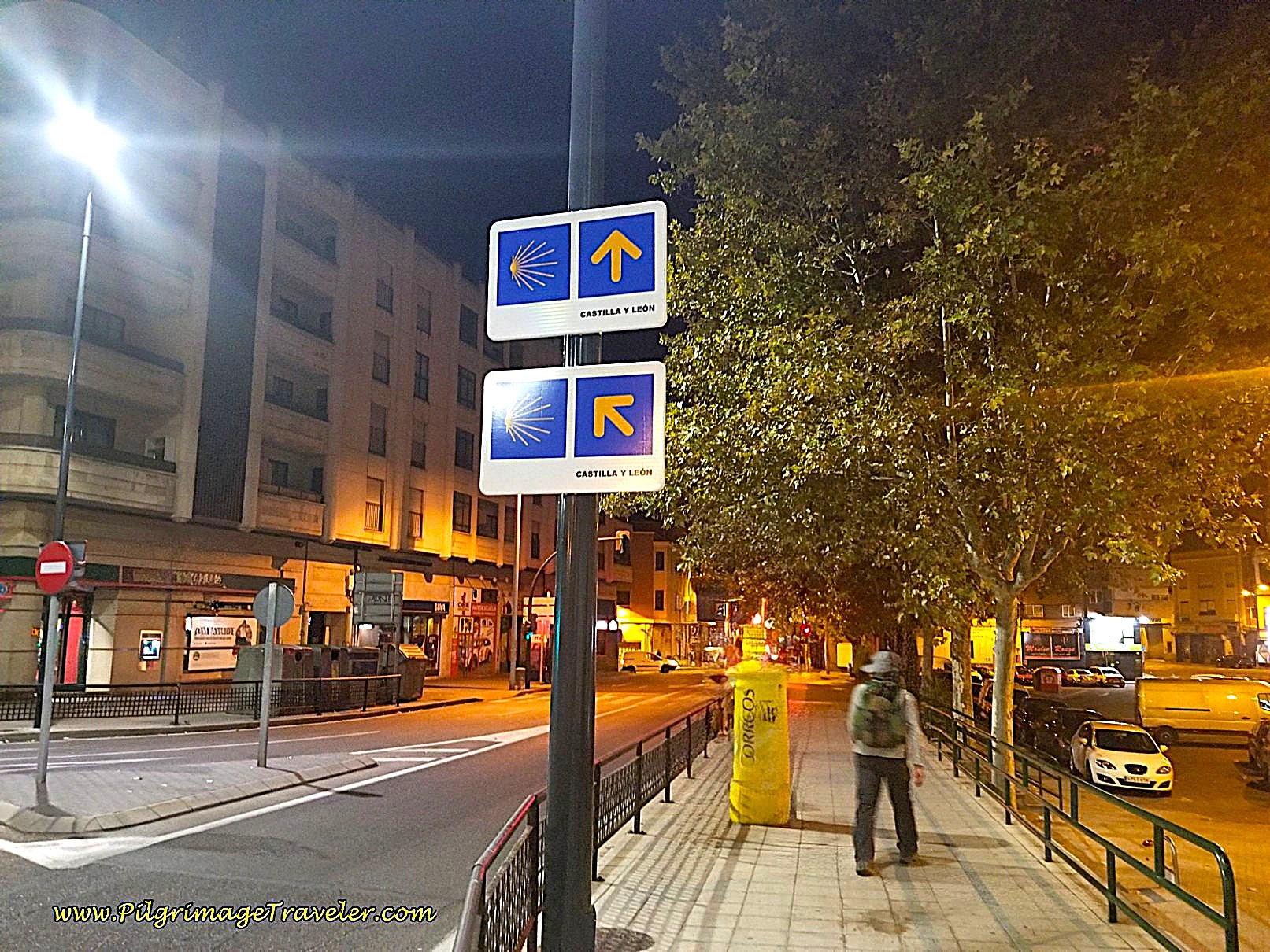 Confusing Double Arrow on the Vía de la Plata from Zamora to Montamarta