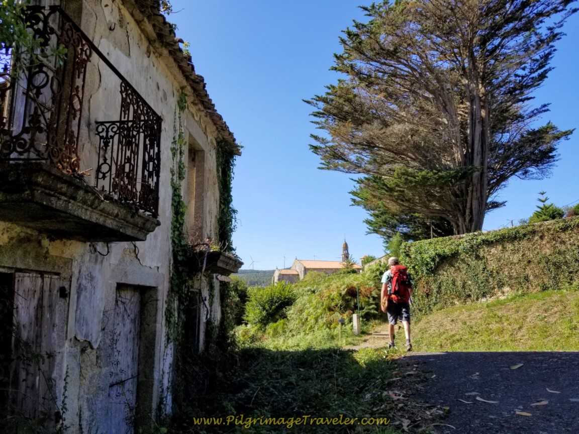 Iglesia de San Xulián de Moraime Ahead