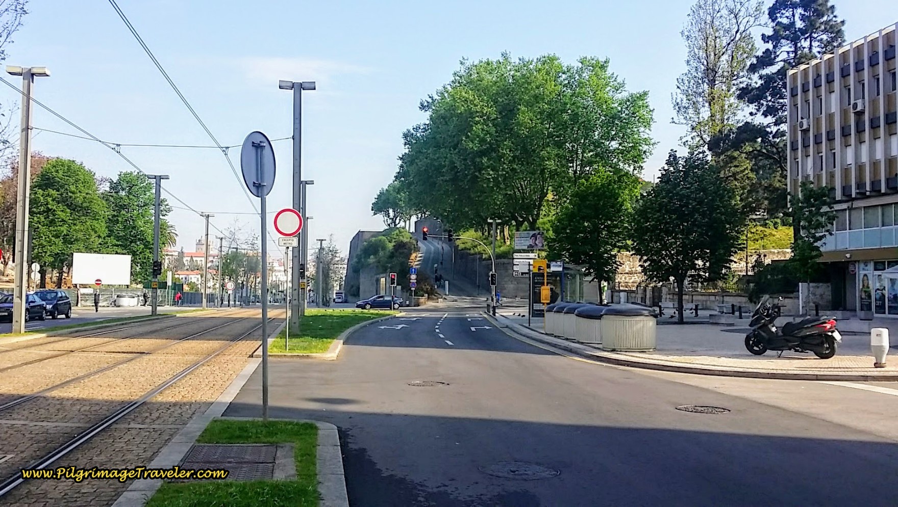 Turn Here for The Mosteiro da Serra do Pilar from the Avenida da República