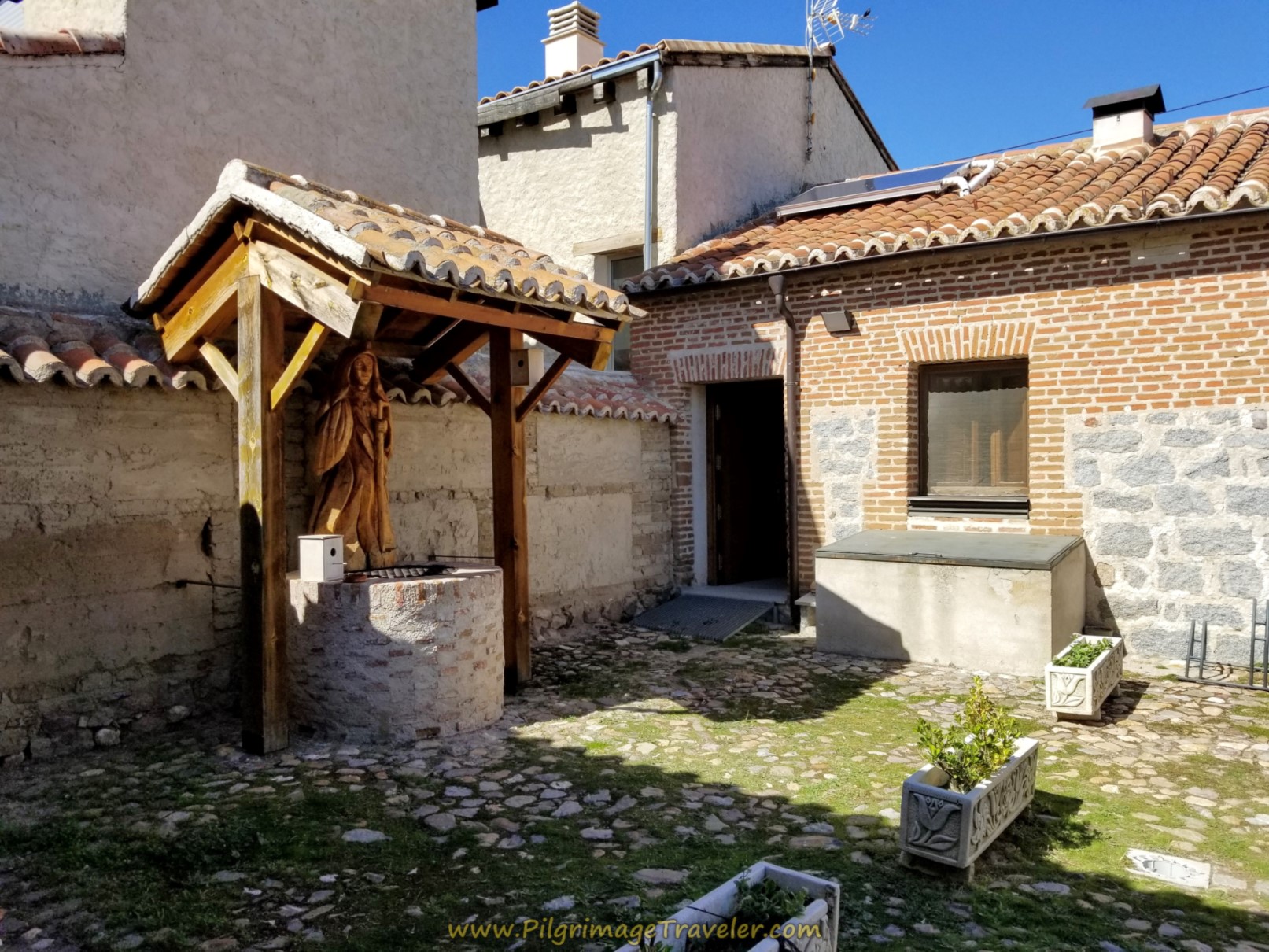 The inner courtyard of the Albergue in Gotarrendura, with a statue of Santa Teresa.