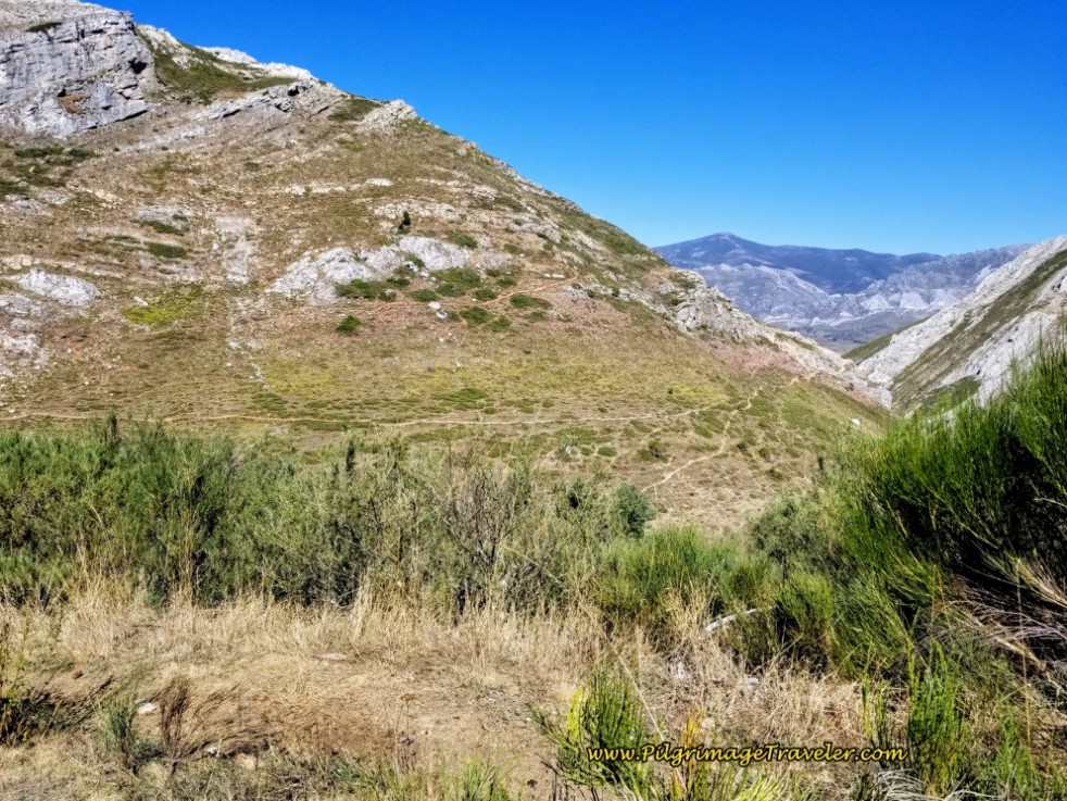 Viewpoint of the Way Ahead, Traversing the Barrancón Mountain