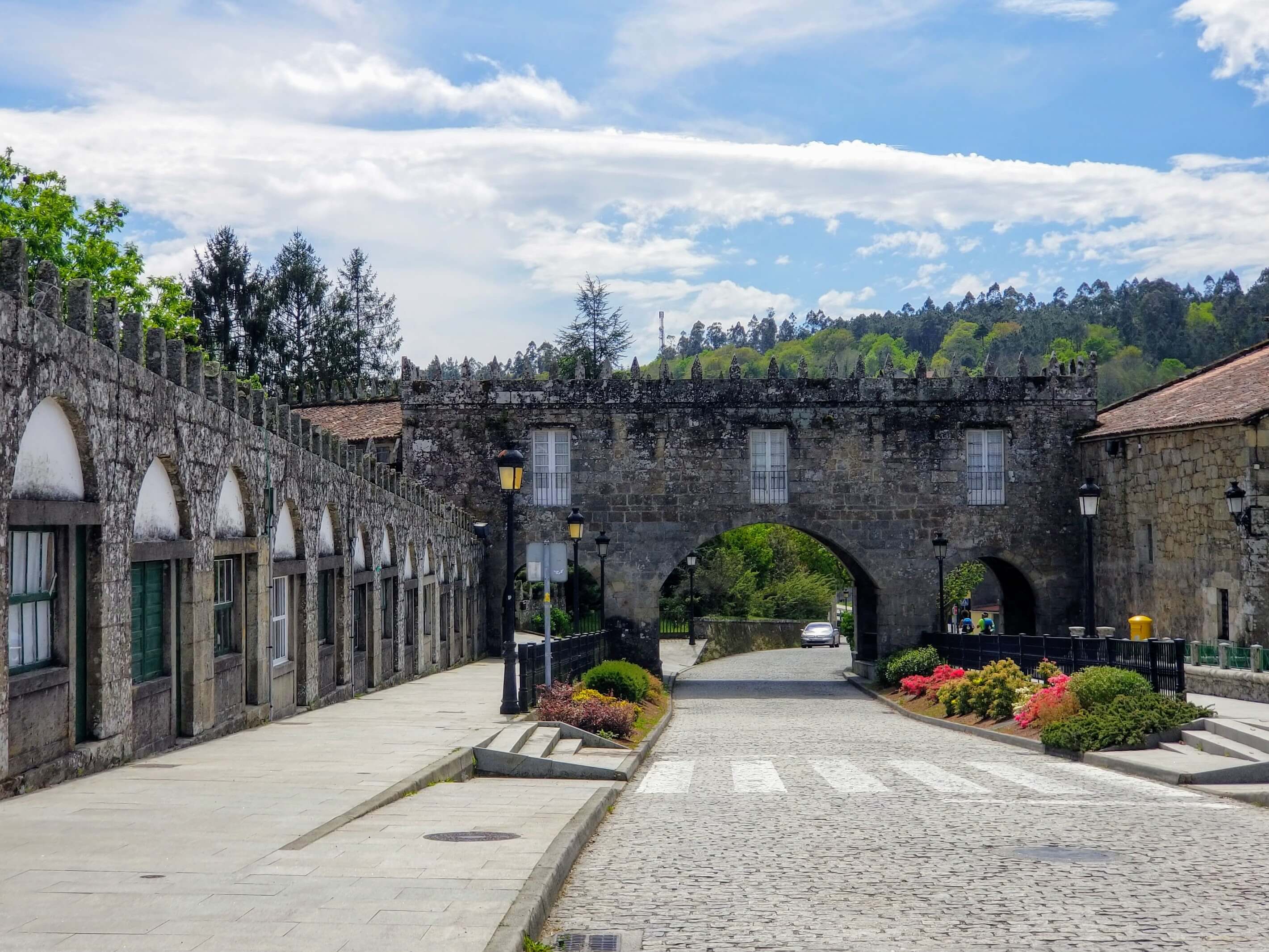 Pazo do Cotón Gate, Leaving Negreira on day one of the Finisterre Way