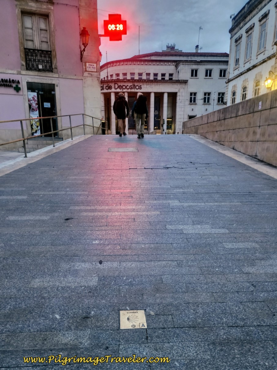 Walk through the Praça 8 de Maio