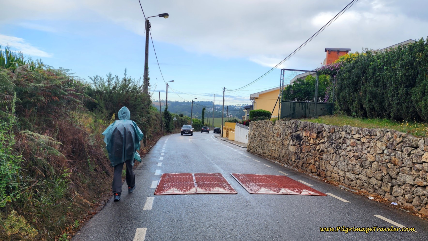 Not Much Shoulder Along the Rua da Cal