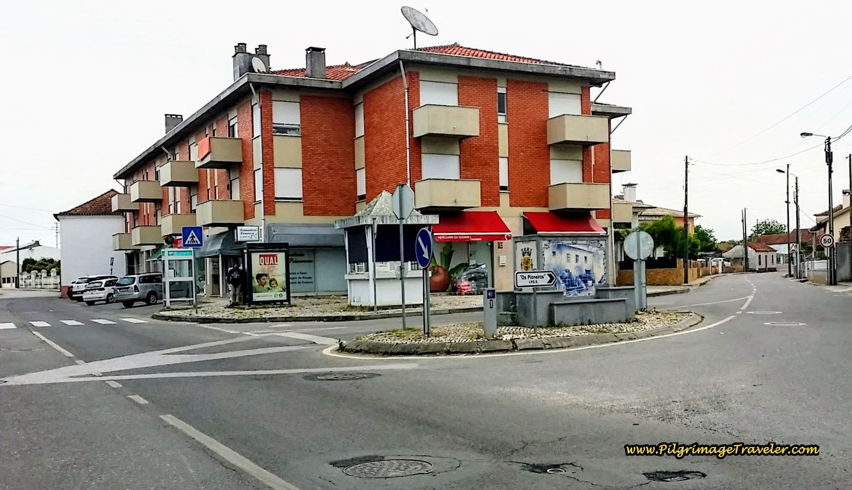 Stay Left at Largo Sebastião Saraiva Lima