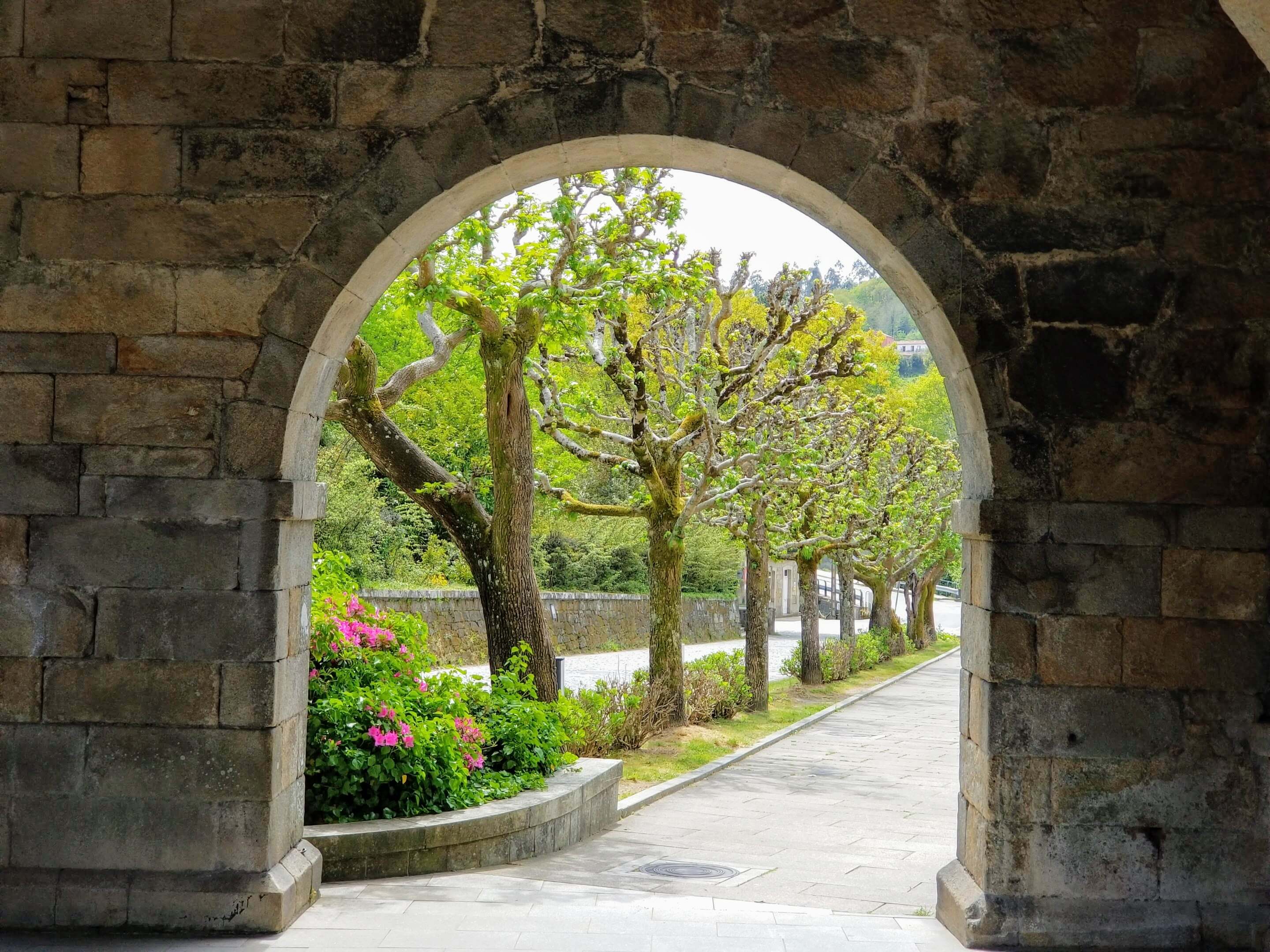 Looking Through Pazo do Cotón Gate in Negreira on day one of the Finisterre Way