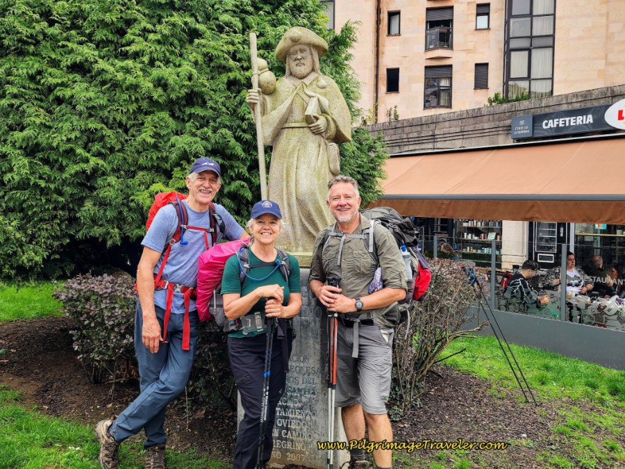 Rich, Elle and Friend at Santiago Statue