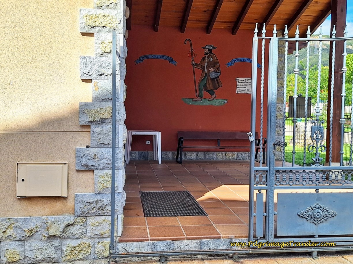 Entrance to Albergue de Peregrinos de La Robla