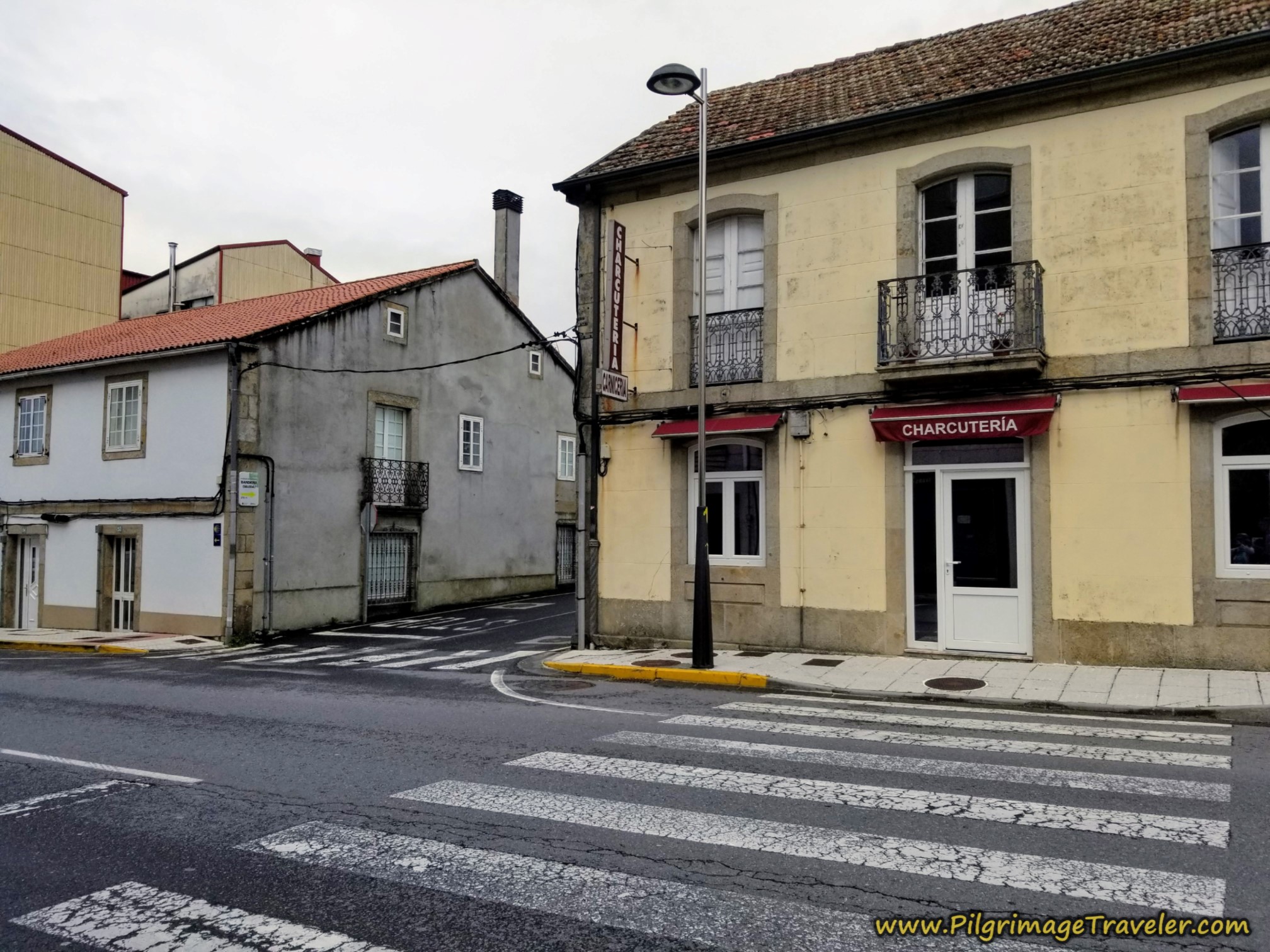 Right Turn Onto the Rúa Louras to the Albergue Right Turn Onto the Rúa Louras to the Albergue