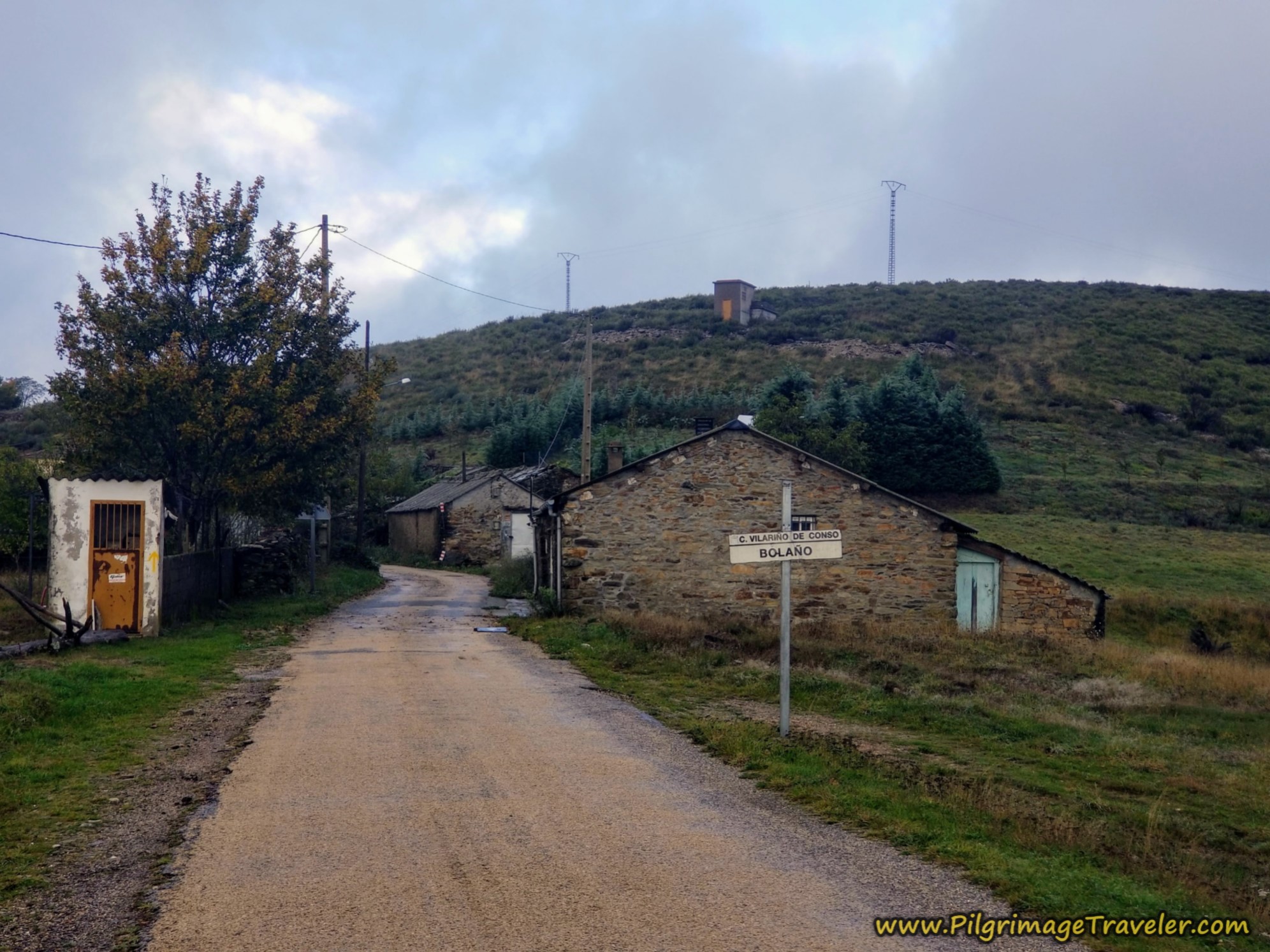 Entering Venda do Bolaño on the Camino Sanabrés from to A Venda da Capela to A Laza