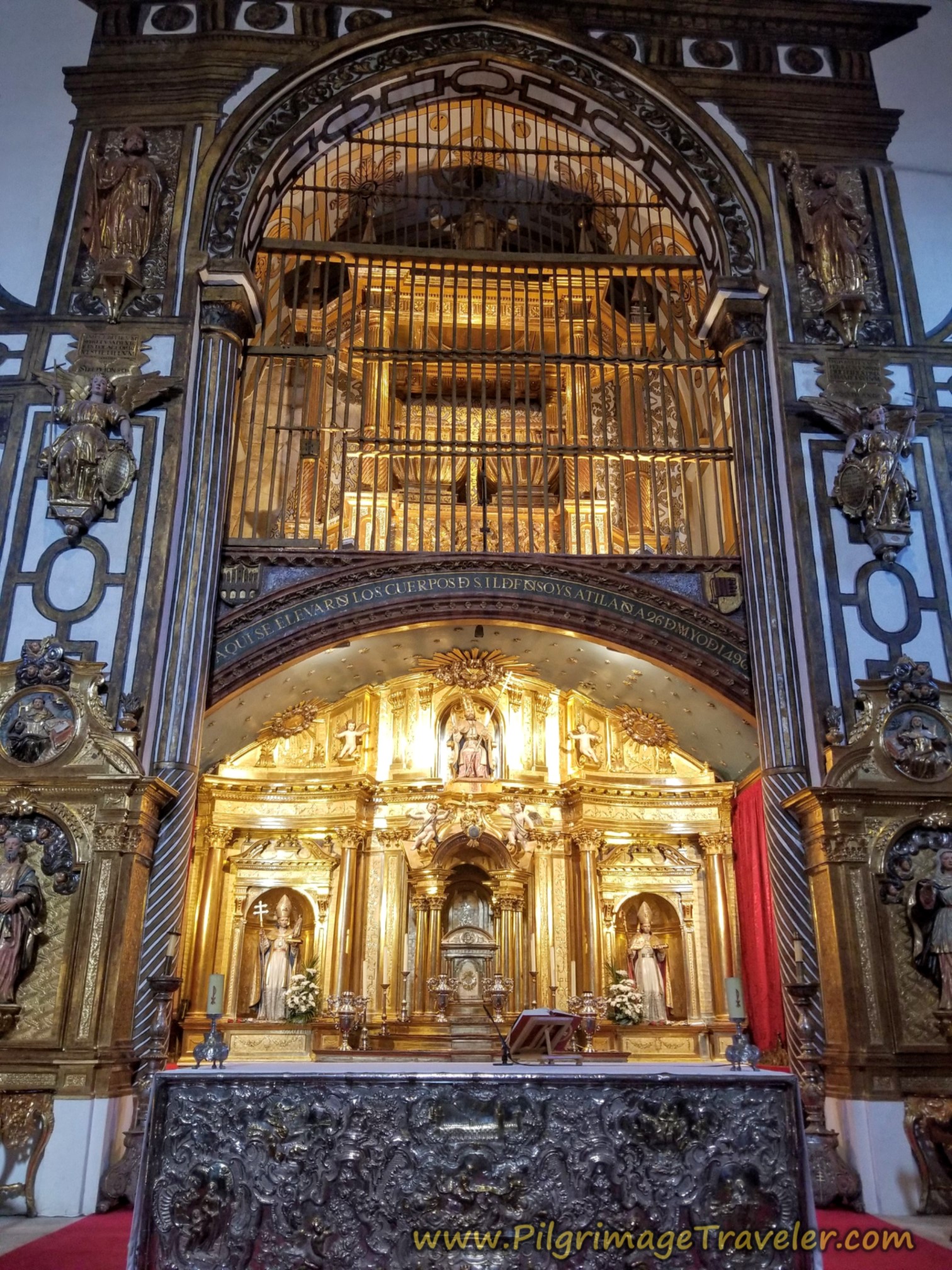 Altar of Iglesia de San Pedro y San Ildefonso