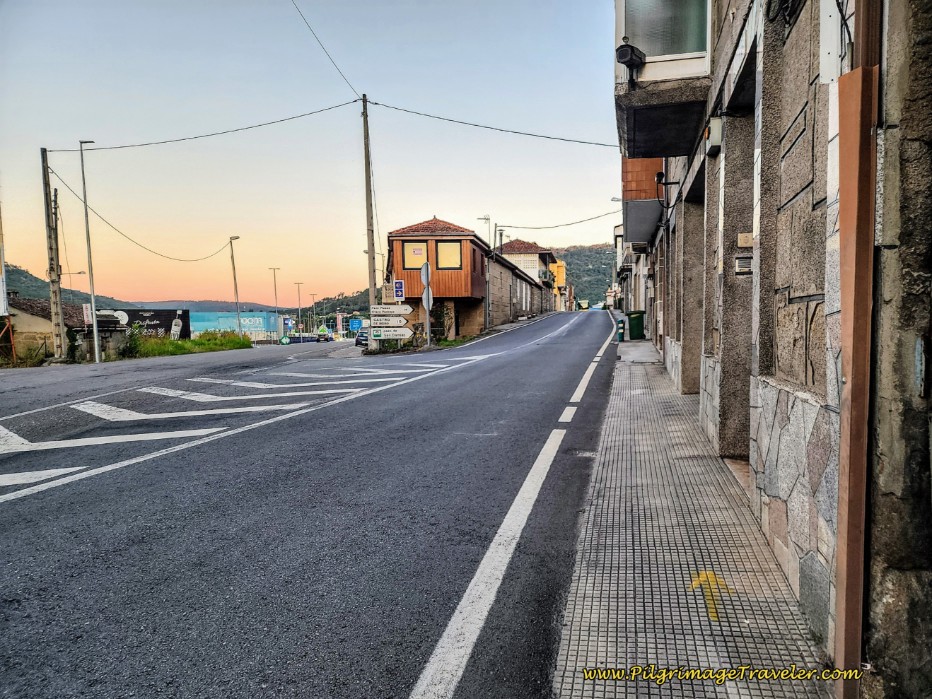 Leave N-120, Carretera Vigo at Y-Intersection