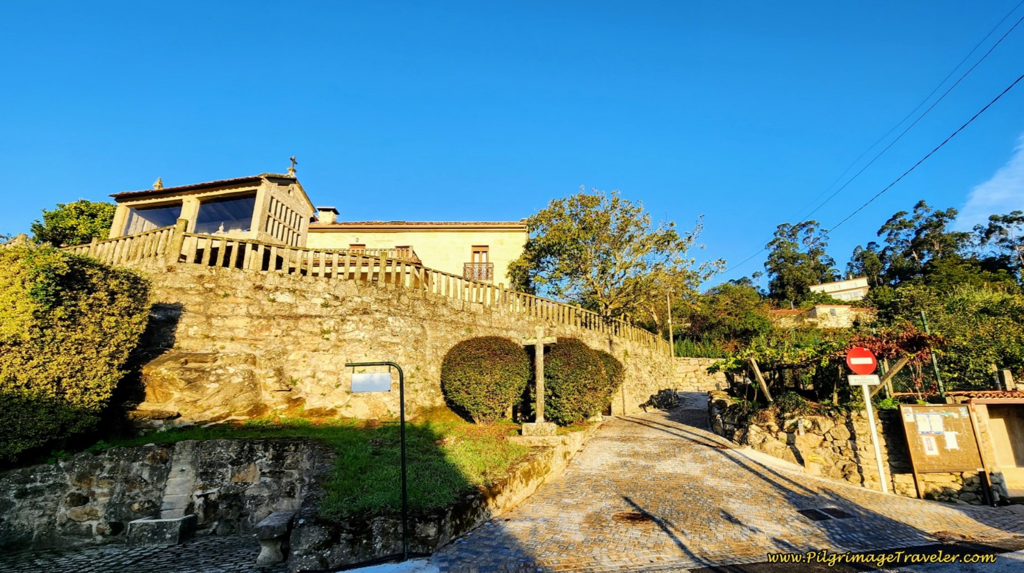 Left Turn Onto the Camiño Regueiro