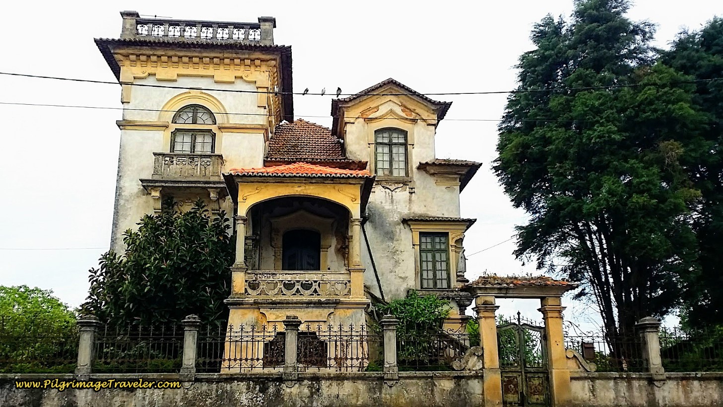 The "Munsters" House in the Largo Sebastião Saraiva Lima