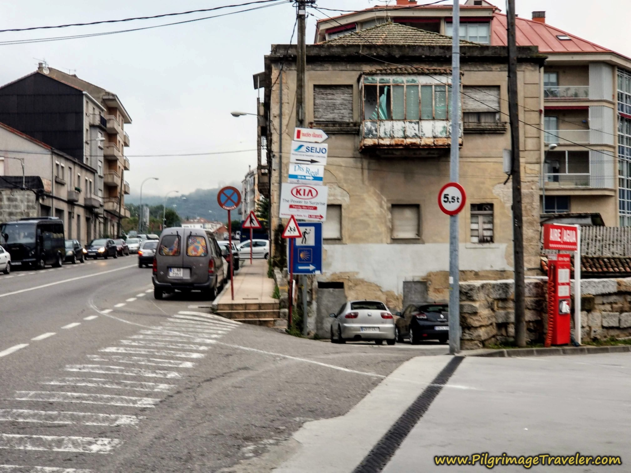 Leave the Avenida de Santiago Here, Camino Sanabrés, Ourense to Cea