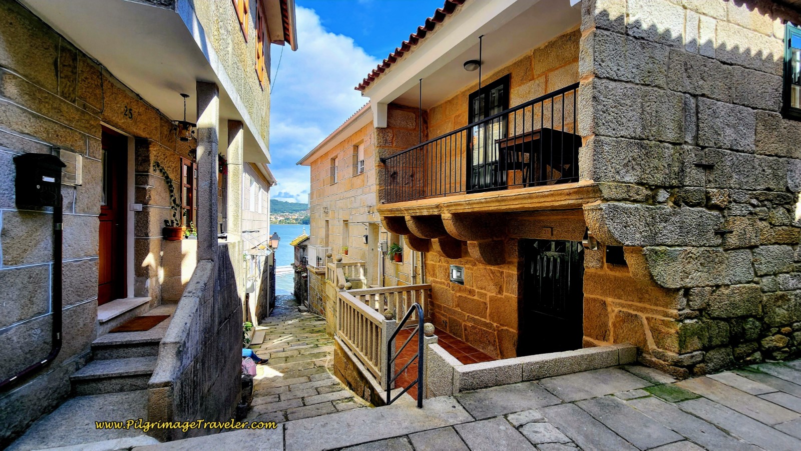 A Glimpse to the Waterfront along A Rúa