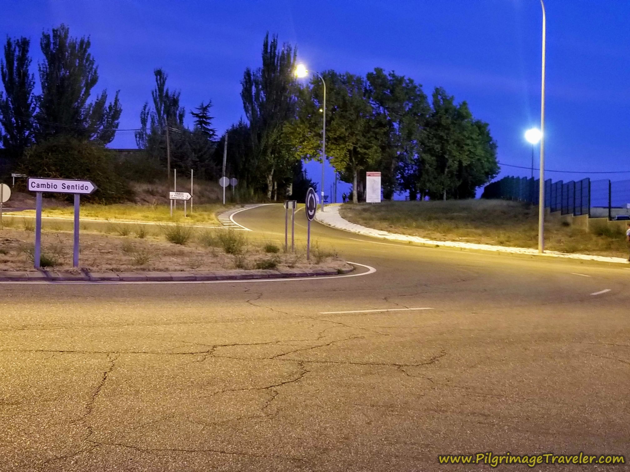Straight On at the Roundabout on the Vía de la Plata from Zamora to Montamarta