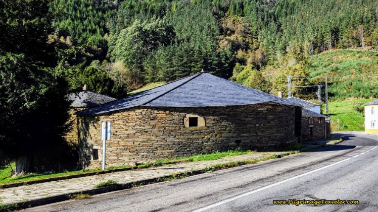 The Round Structure Called Palloza