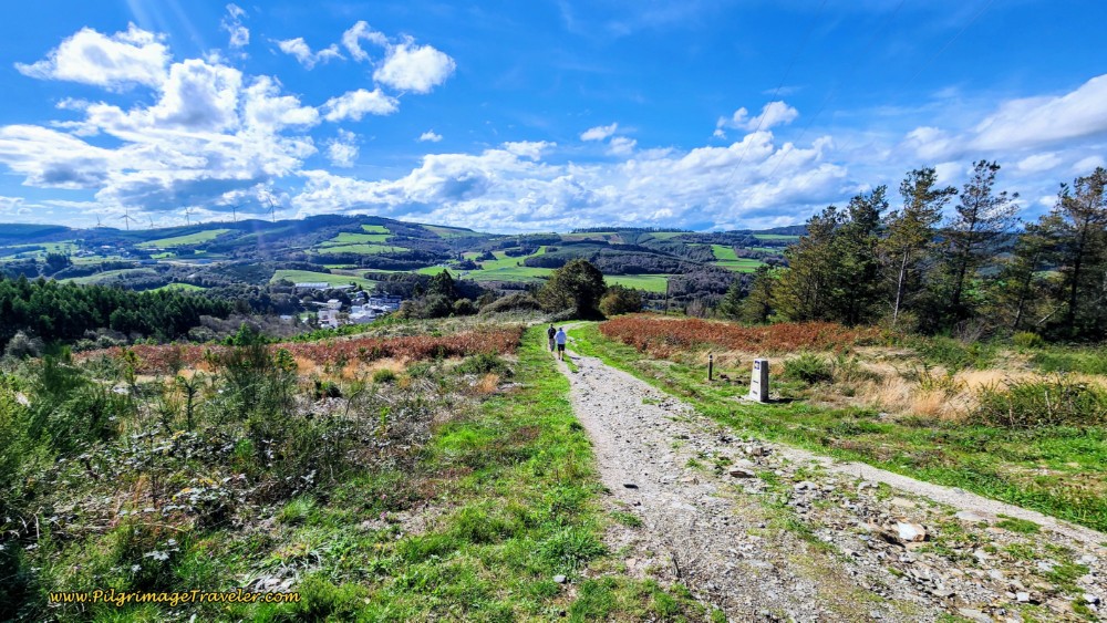 O Cádavo, Visible Ahead at Bottom of Hill