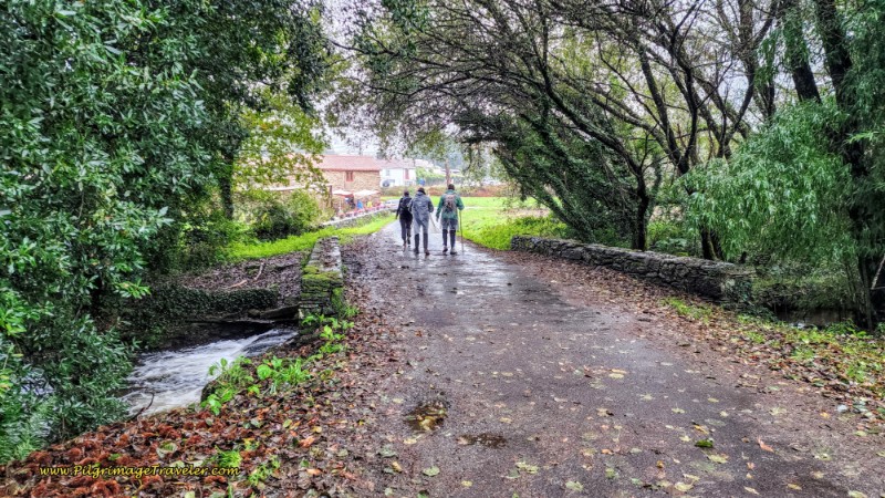 Cross the Rego de Amenal 