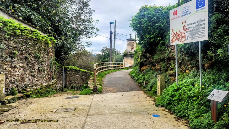 Keep Right to Stay on the Rúa do Carme