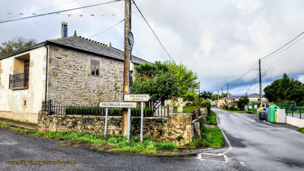 Crossroads in San Vicente do Burgo