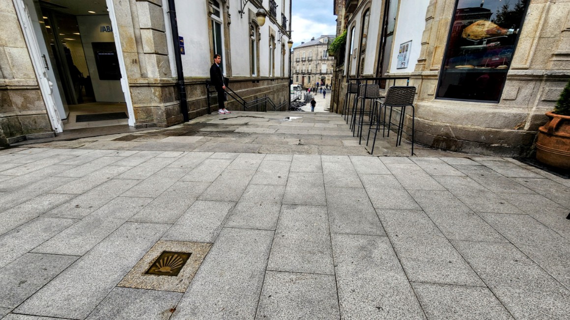 Find Alleyway to the Cathedral