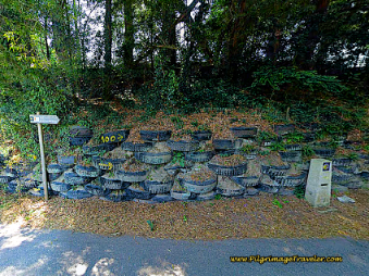 Tirewall and 100 Km Waymark Camino Portugués Central Route: Tirewall and 100 Km Waymark orth of O Porriño